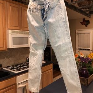 Woman’s skinny jeans